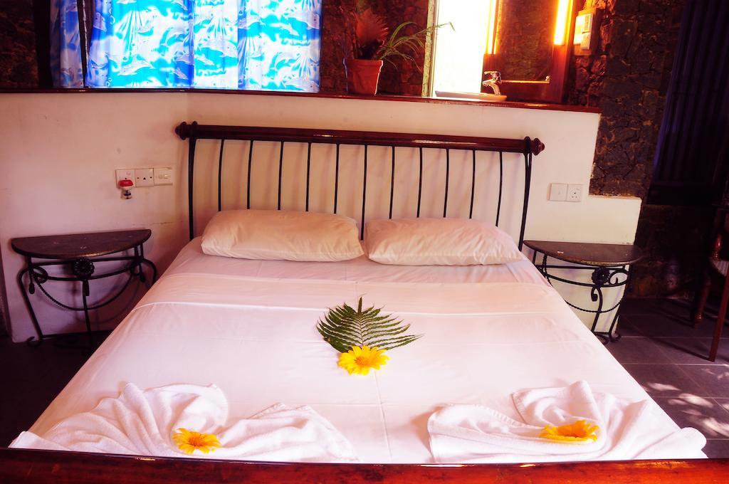 Boulder Garden Hotel Kalawana Quarto foto
